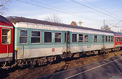 Cafe-Wagen Bnrkz 495 (50 80 85-34 010-9) in mintgrüner Lackierung in Sindorf