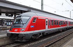 IC-Steuerwagen Bpmbdzf 296.3 (73 80 80-91 309-3) in verkehrsrot in Nürnberg Hbf