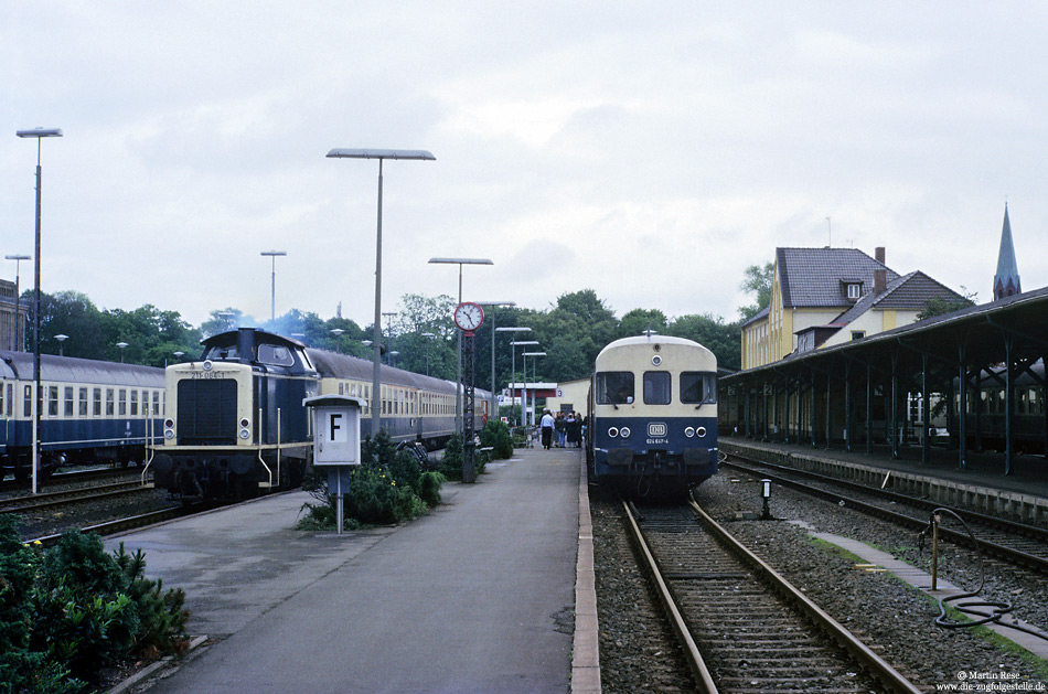 211 064 und 624 642 in Wilhelmshaven Hbf vor dem Umbau