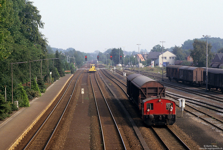 323 178 rangiert im Bahnhof Bad Zwischenahn, Blick von der Fußgängerbrücke