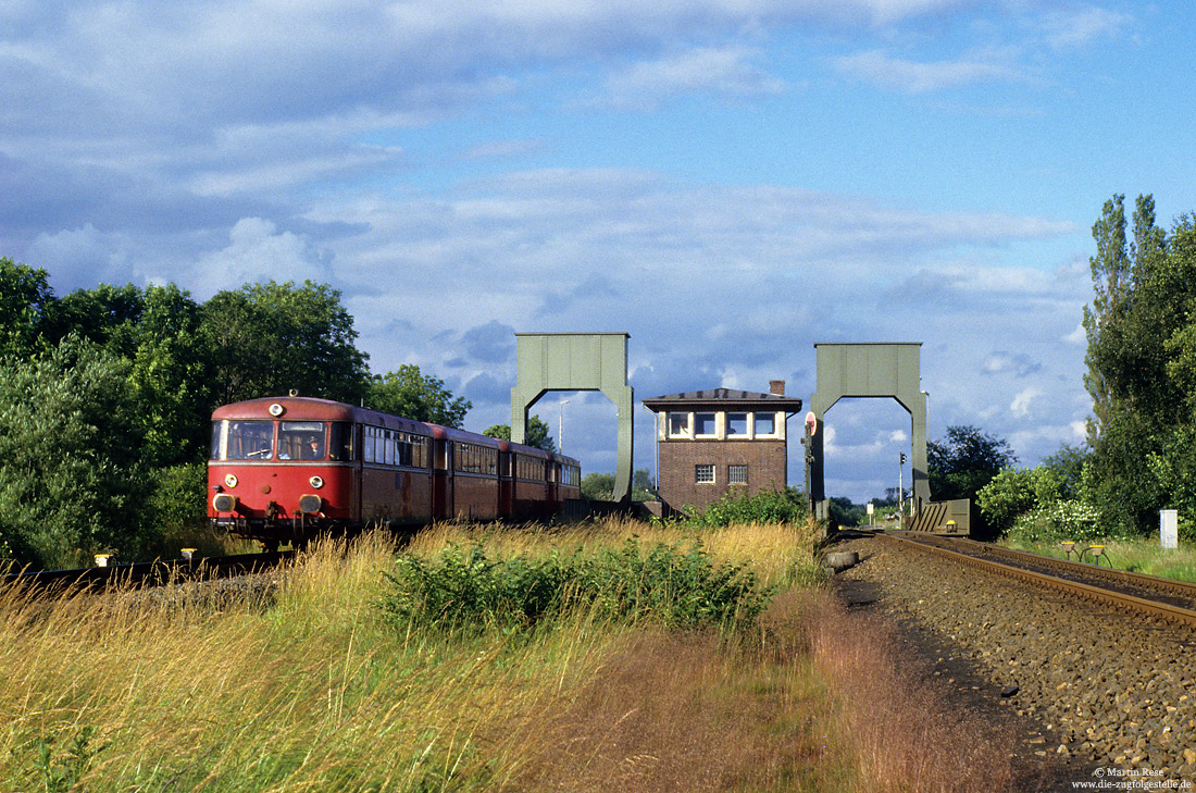 798 771 als Tiedezug E7596 nach Harle am Ems-Jade-Kanal