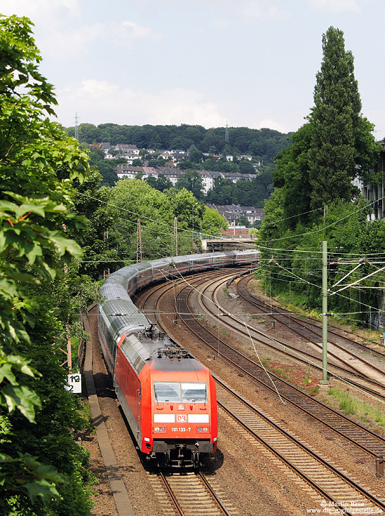 101 133 mit IC2379 zwischen Wuppertal Vohwinkel und Wuppertal Steinbeck