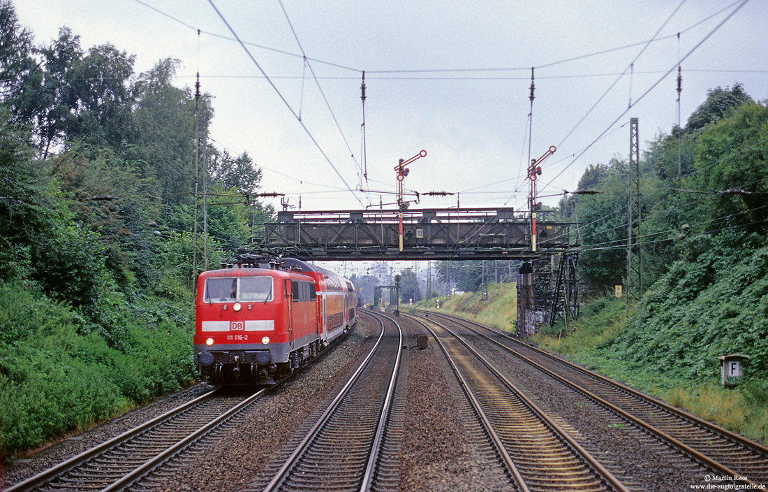 111 016 mit RE7 bei Schwerte mit Formsignalbrücke