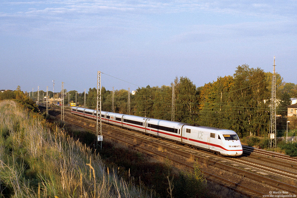 402 019 als ICE858 im Bahnhof Bönen