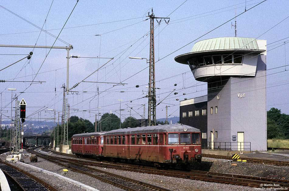 ETA150 815 761 im Bahnhof Wuppertal Vohwinkel mit Stellwerk Vpf