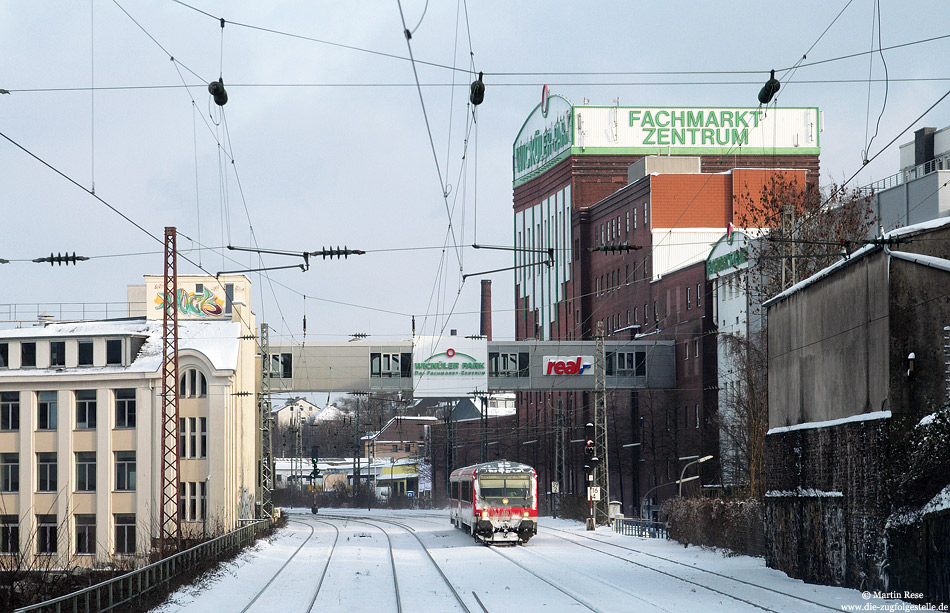 Baureihe 628 bei Wuppertal Hbf an der ehemaligen Wicküler-Brauerei im Schnee