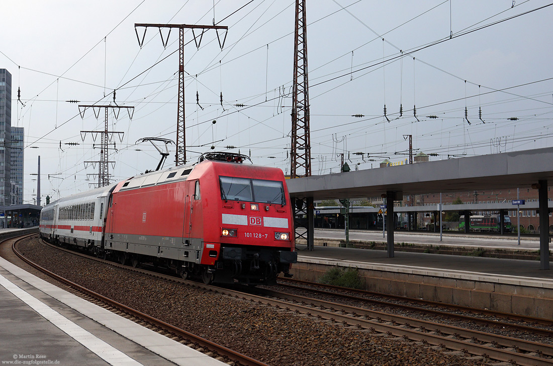 101 128 mit IC2012 Oberstdorf - Magdeburg in Essen Hbf