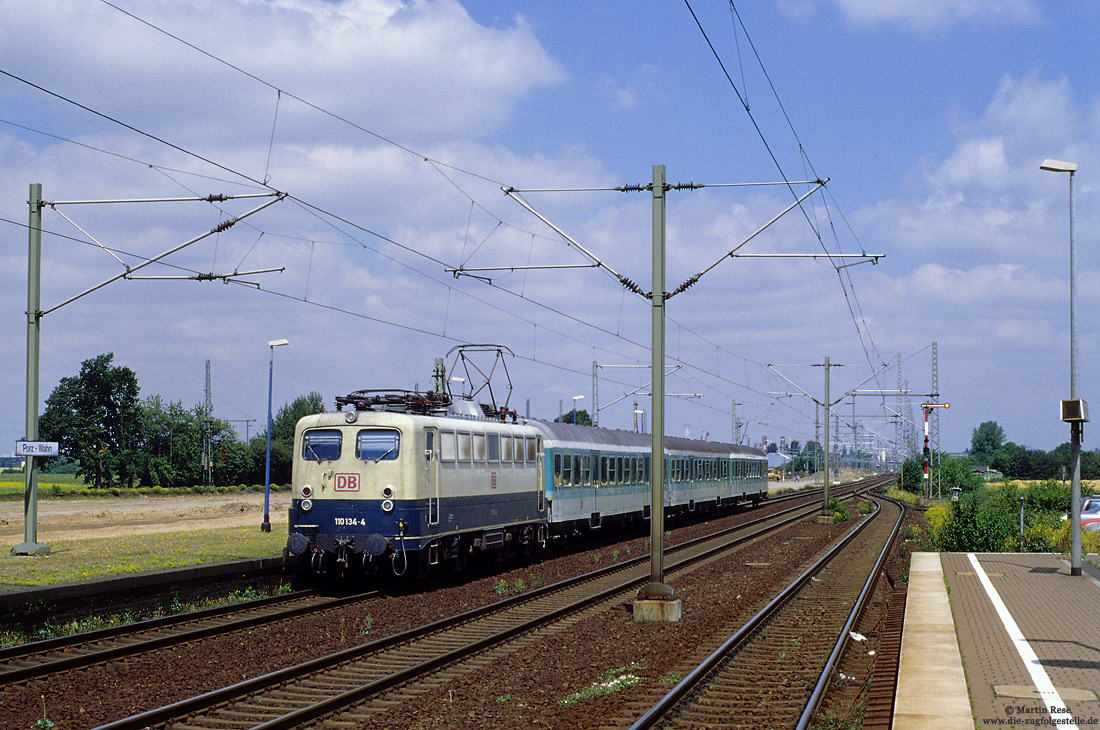 110 134 mit Regionalbahn nach Koblenz im Bahnhof Porz Wahn vor dem Umbau