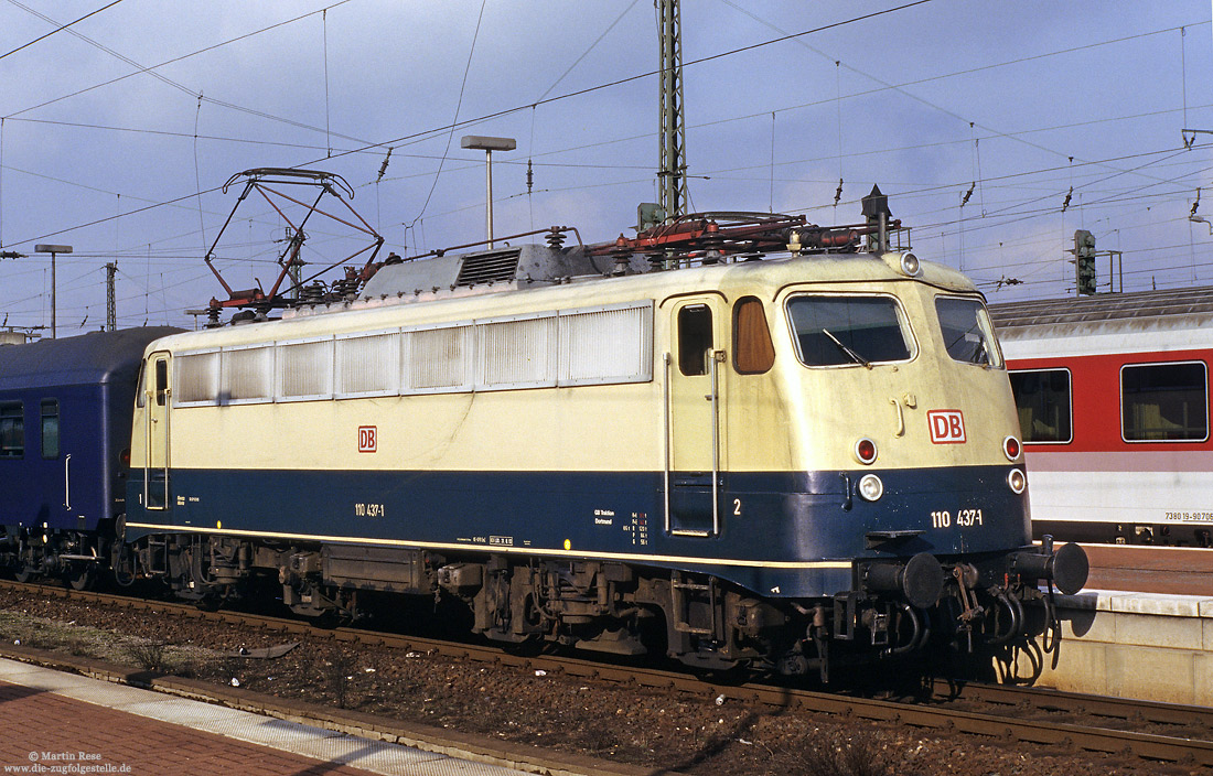 110 437 in oceanblau/beige in Dortmund Hbf