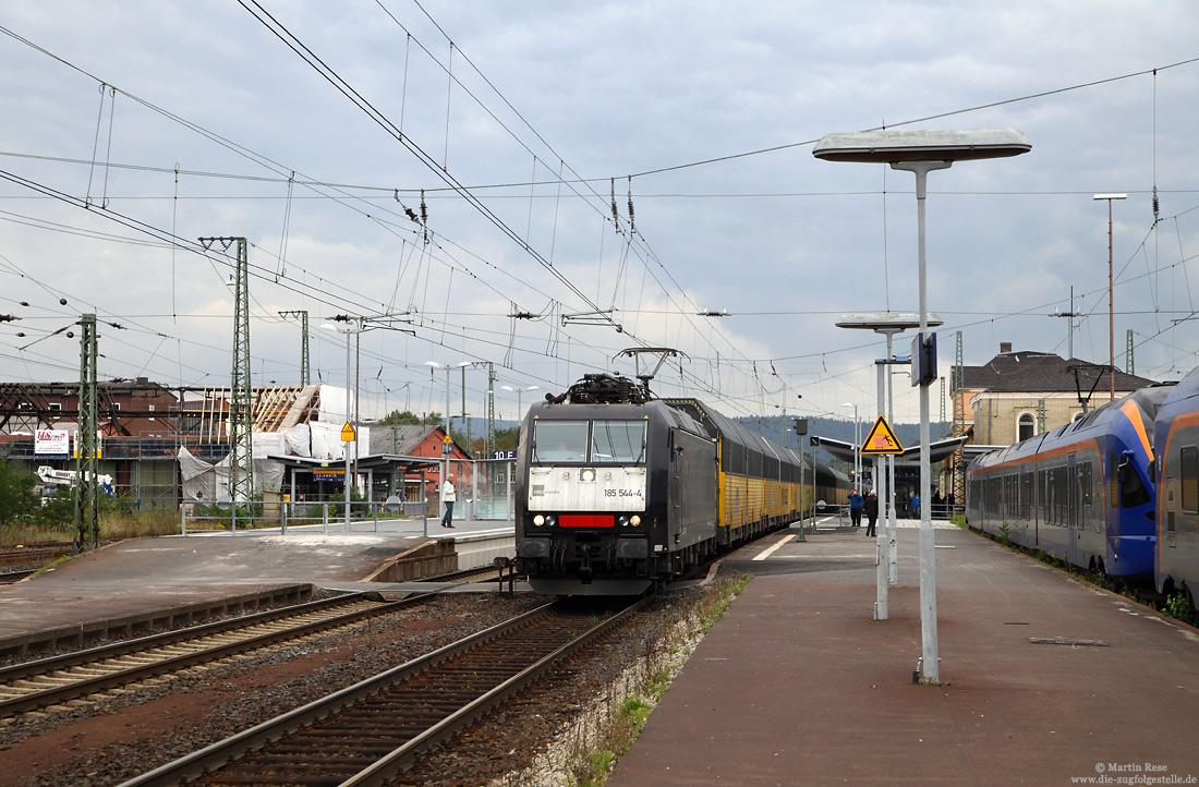 185 544 mit Autoteilezug im Bahnhof Bebra