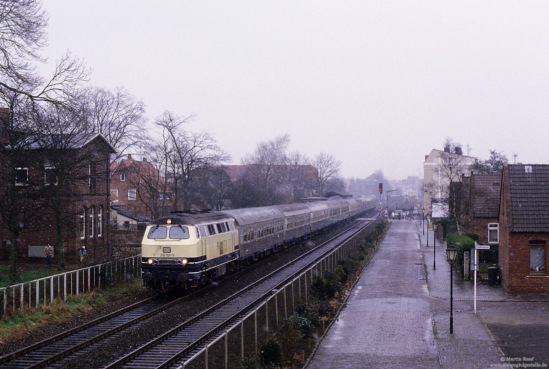 216 150 mit D-Zug 1736 nach Mönchengladbach bei Wilhelmshaven Hbf