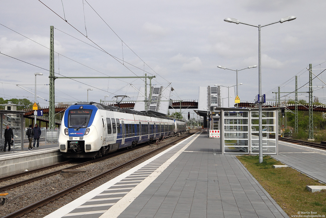 442 860 von National Express im bahnhof Opladen nach dem Umbau