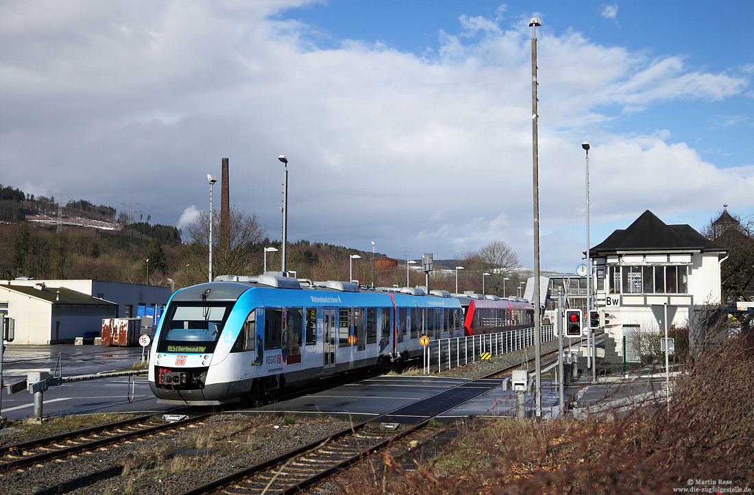 Werbe 648 110 im Bahnhof Bestwig