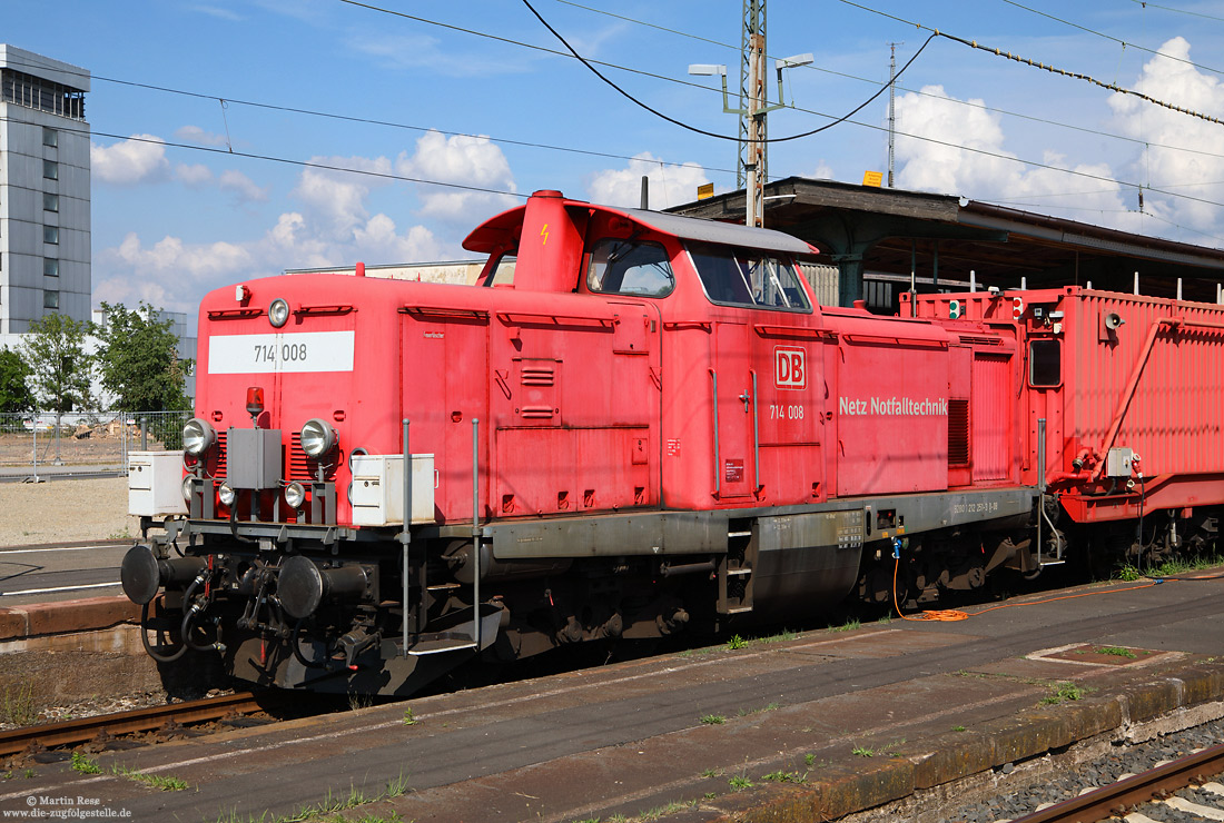 714 008 es 714 251 ex 214 251, ex 212 251, ex V100 2251 in Kassel Hbf mit der UIC-Nr 92 80 1212 251-3