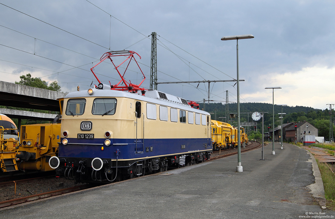 E10 1239 des „Lokomotiv Club 103“ als Gastlok zu Vivat Viadukt 2017 in Altenbeken